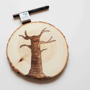 Árbol de Huellas en rodaja de madera redonda, personalizable. Marca El Astillero